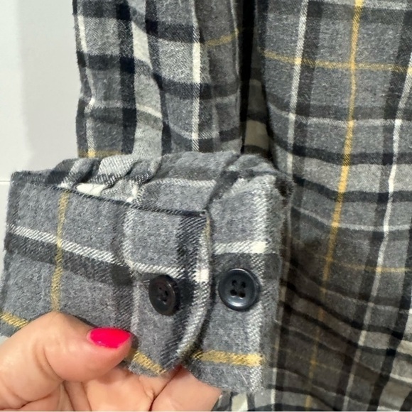 L.L. Bean Men Plaid Flannel 100% Cotton Scotch Button Down Gray Black Medium - Picture 6 of 7